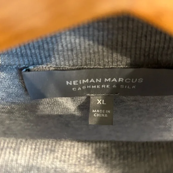 Neiman Marcus Cashmere and Silk Turtleneck Sweater Size XL - Picture 2 of 2